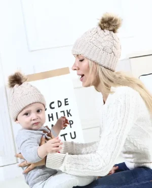 BABY MOM POMPOM HAT SET