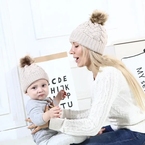 BABY MOM POMPOM HAT SET